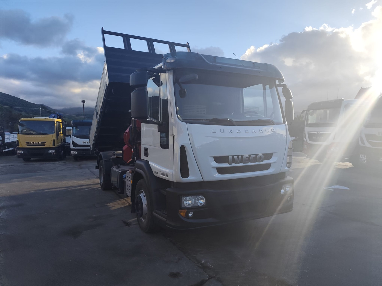 IVECO EUROCARGO 160E30 - Crane truck: picture 1 IVECO EUROCARGO 160E30 - Crane truck: picture 1