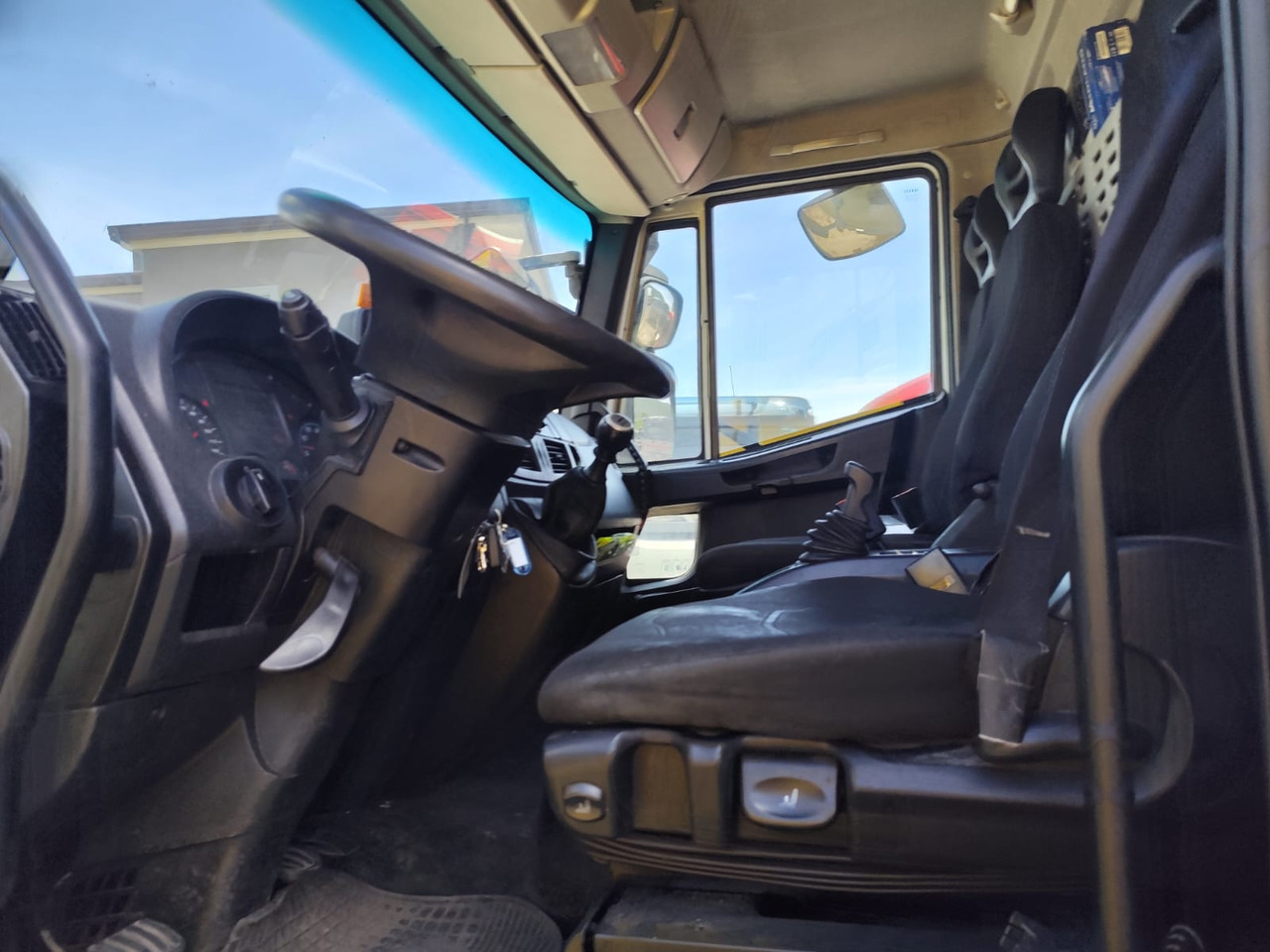 IVECO EUROCARGO 180-250 - Cab chassis truck, Crane truck: picture 5 IVECO EUROCARGO 180-250 - Cab chassis truck, Crane truck: picture 5
