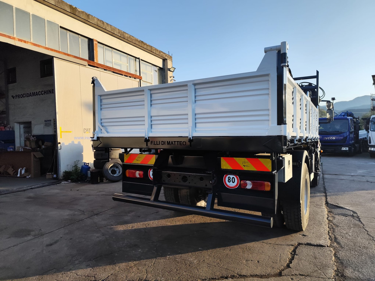 IVECO EUROCARGO 180E25 - Crane truck: picture 4 IVECO EUROCARGO 180E25 - Crane truck: picture 4