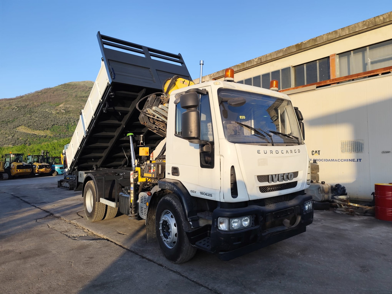 IVECO EUROCARGO 180E25 - Crane truck: picture 1 IVECO EUROCARGO 180E25 - Crane truck: picture 1