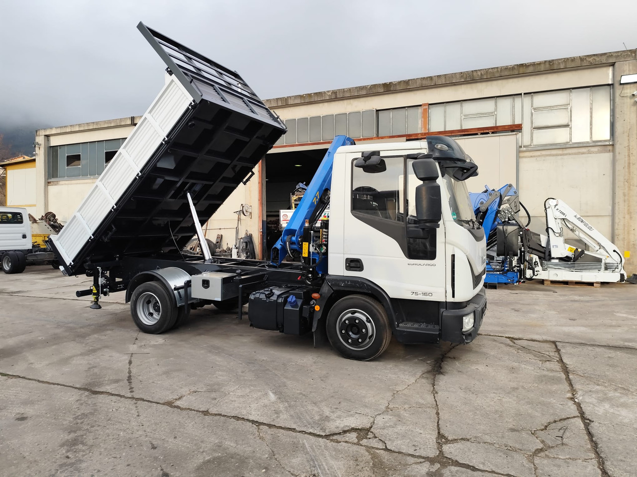 Interior photo 5: IVECO EUROCARGO 75-160 on lease IVECO EUROCARGO 75-160 Interior photo 5: IVECO EUROCARGO 75-160 on lease IVECO EUROCARGO 75-160