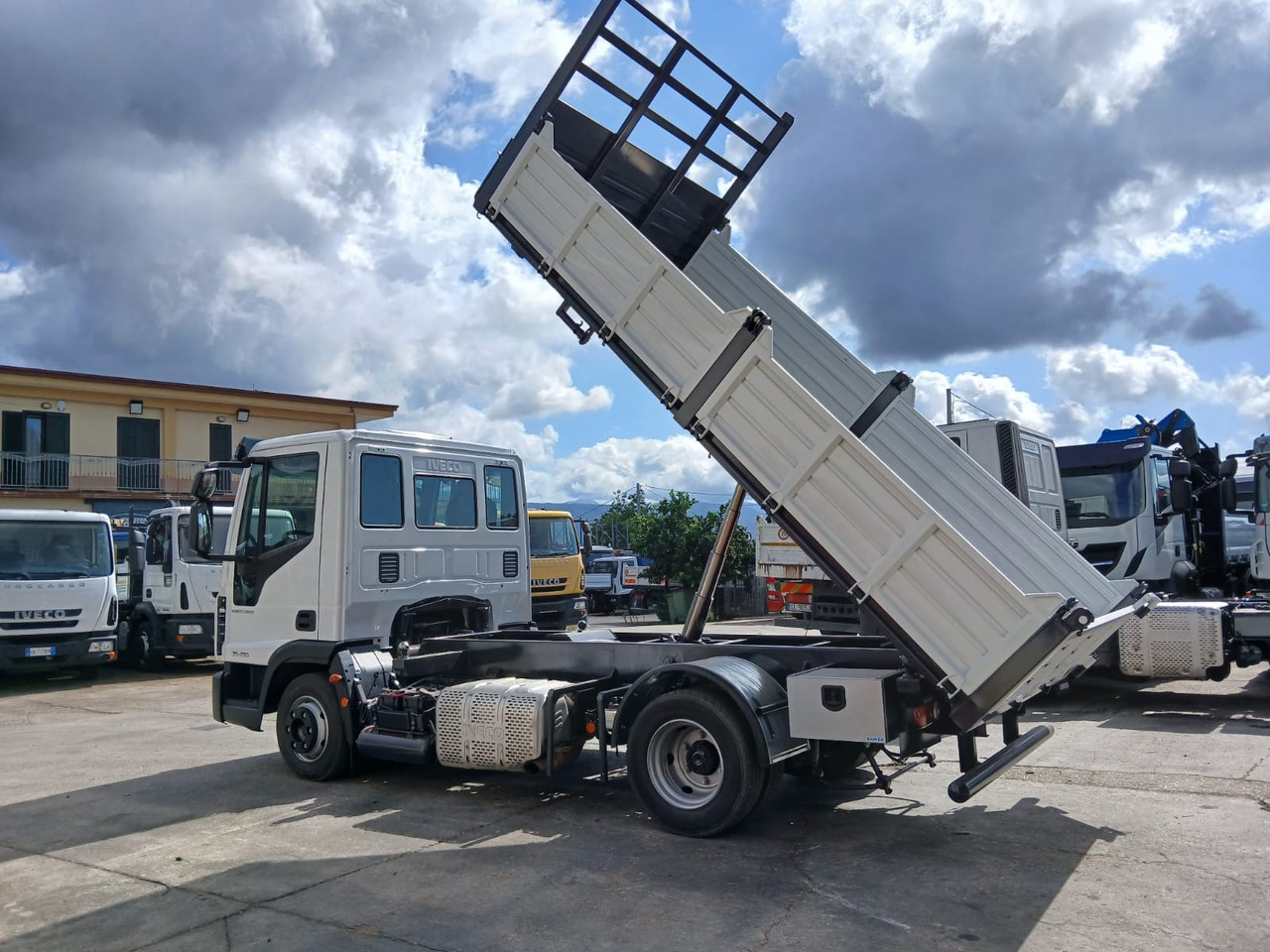 IVECO EUROCARGO 75-210 on lease IVECO EUROCARGO 75-210: picture 33 IVECO EUROCARGO 75-210 on lease IVECO EUROCARGO 75-210: picture 33