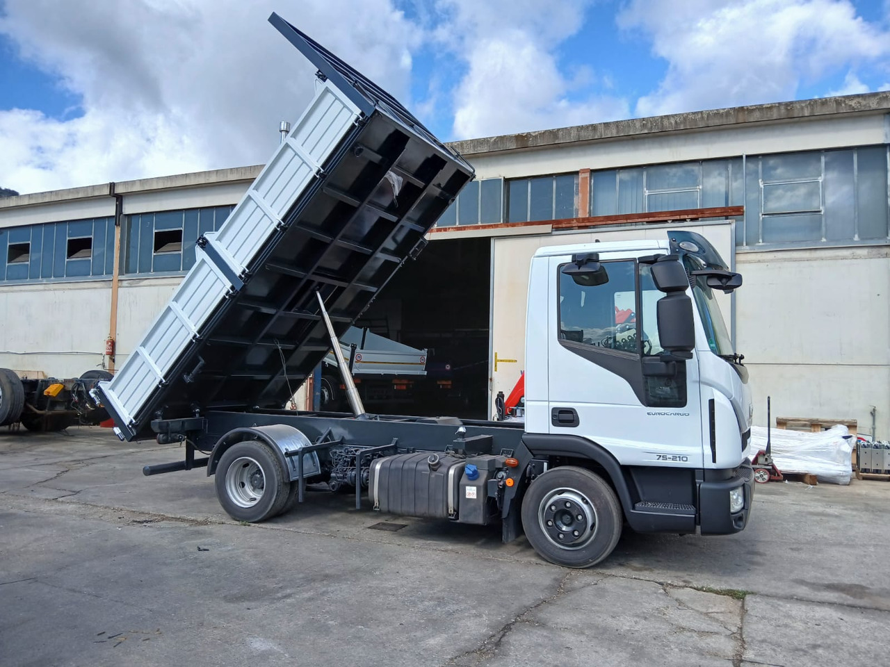 IVECO EUROCARGO 75-210 on lease IVECO EUROCARGO 75-210: picture 46 IVECO EUROCARGO 75-210 on lease IVECO EUROCARGO 75-210: picture 46