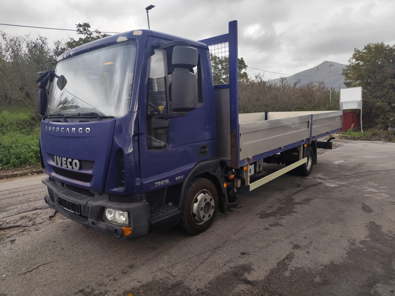 IVECO EUROCARGO 75E18 - Dropside/ Flatbed truck: picture 1 IVECO EUROCARGO 75E18 - Dropside/ Flatbed truck: picture 1