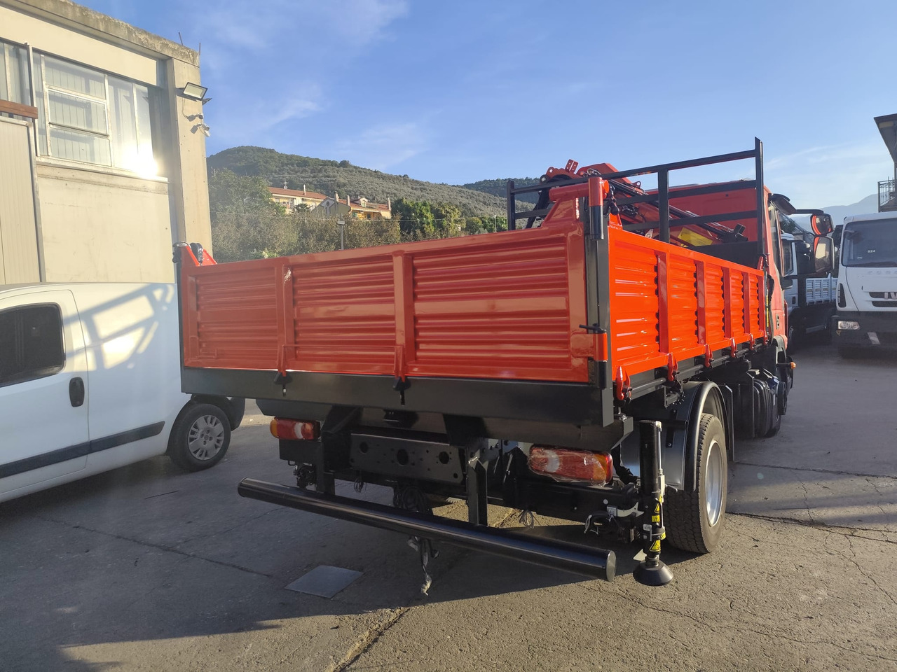Crane truck, Tipper IVECO EUROCARGO 80-190: picture 14