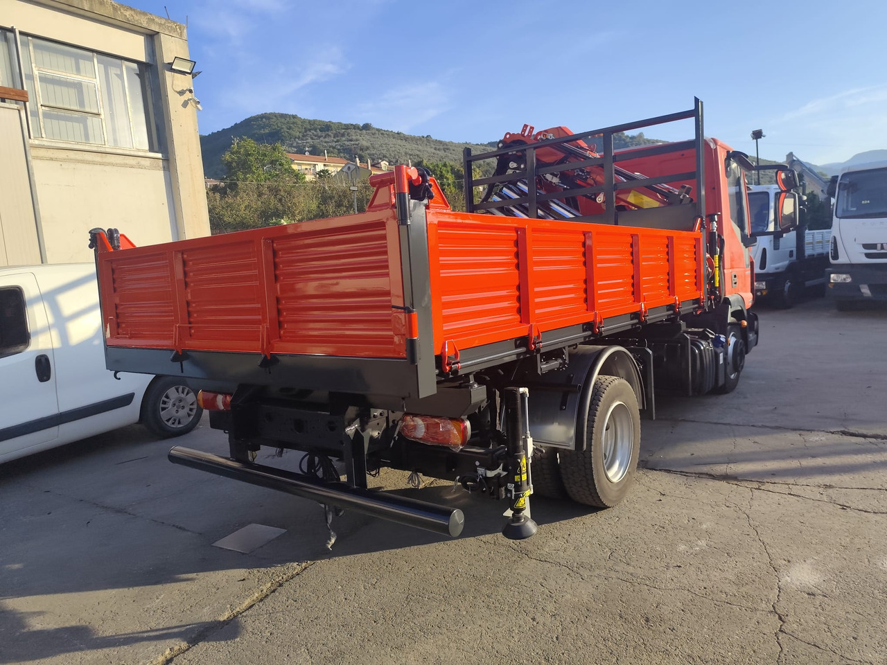Crane truck, Tipper IVECO EUROCARGO 80-190: picture 15