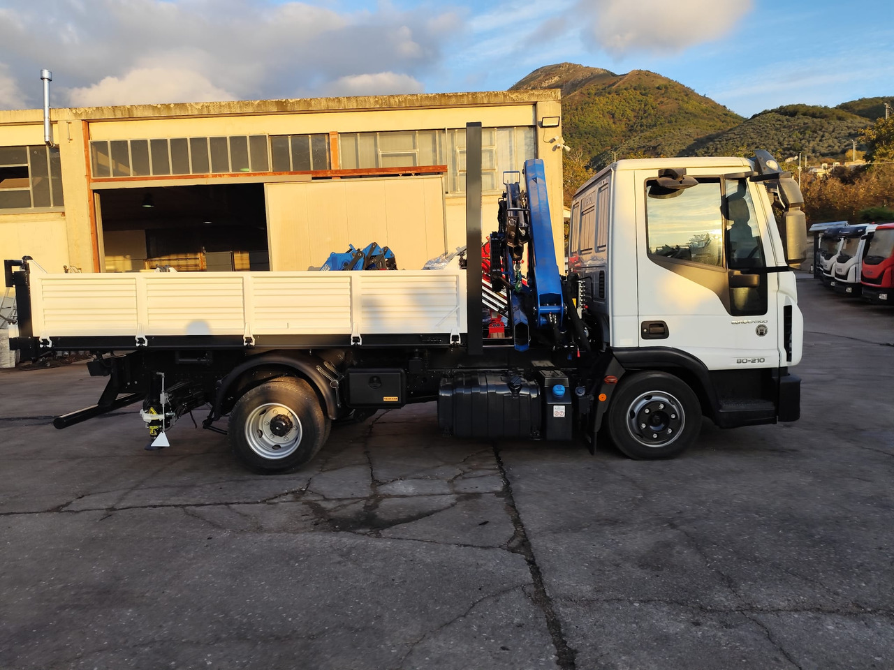 Crane truck, Tipper IVECO EUROCARGO 80-210: picture 49 Crane truck, Tipper IVECO EUROCARGO 80-210: picture 49