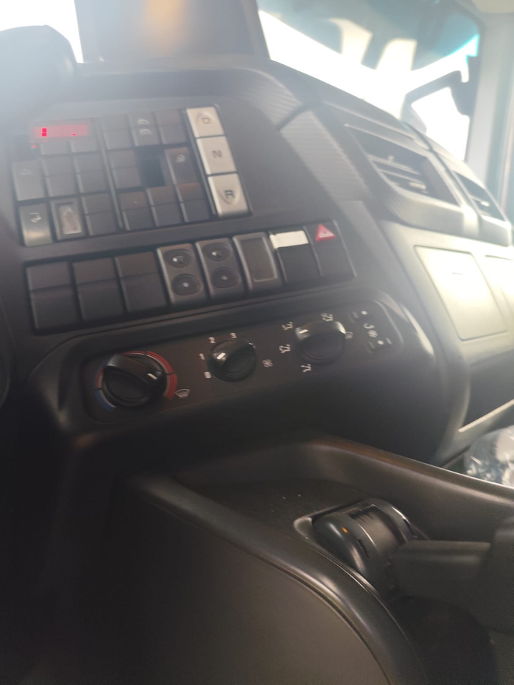 IVECO STRALIS 190S31 - Cab chassis truck: picture 3 IVECO STRALIS 190S31 - Cab chassis truck: picture 3