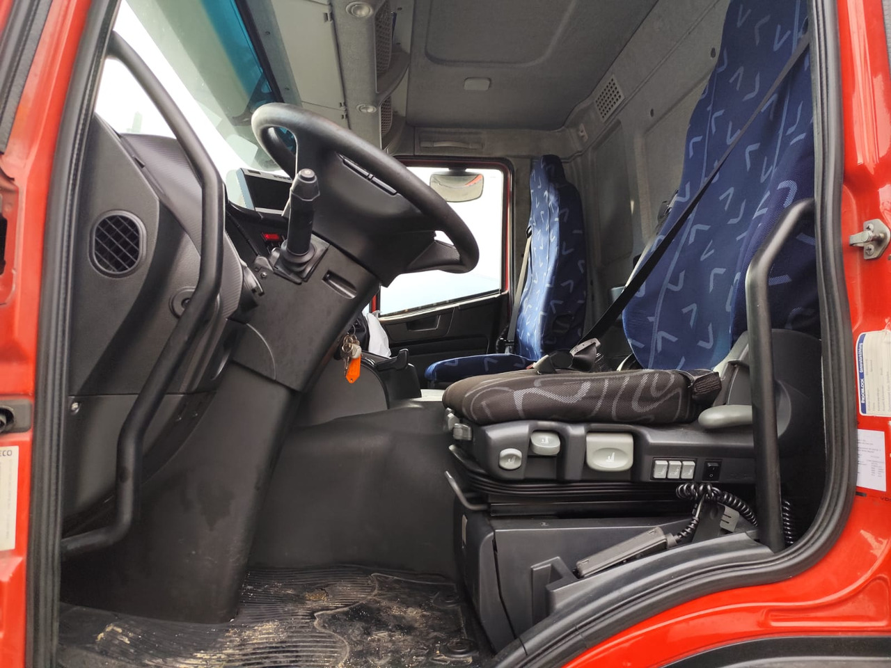 IVECO STRALIS 190S31 - Hook lift truck: picture 3 IVECO STRALIS 190S31 - Hook lift truck: picture 3