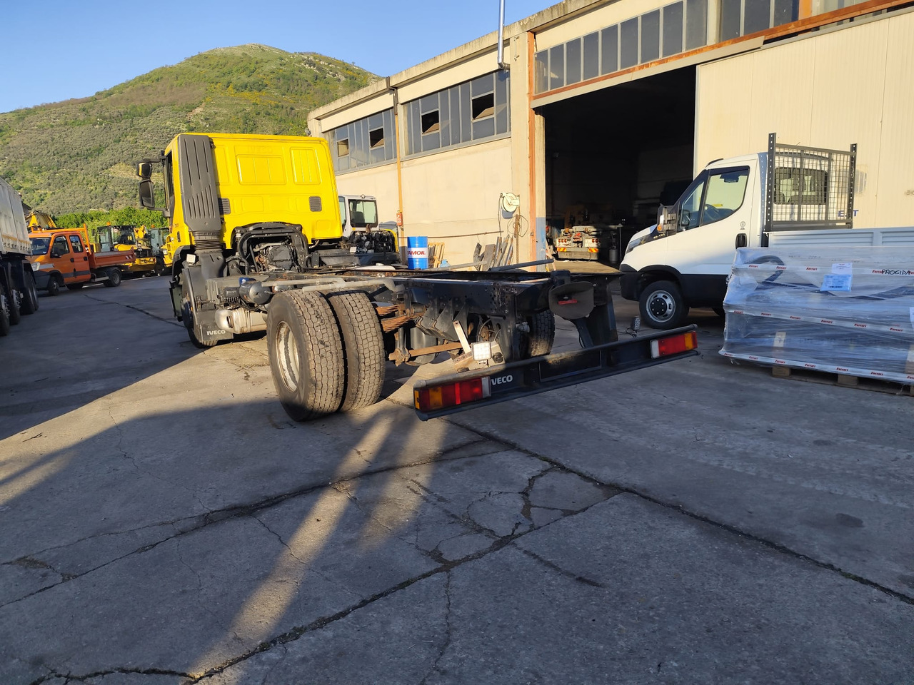 IVECO STRALIS 190S36 - Cab chassis truck: picture 4 IVECO STRALIS 190S36 - Cab chassis truck: picture 4