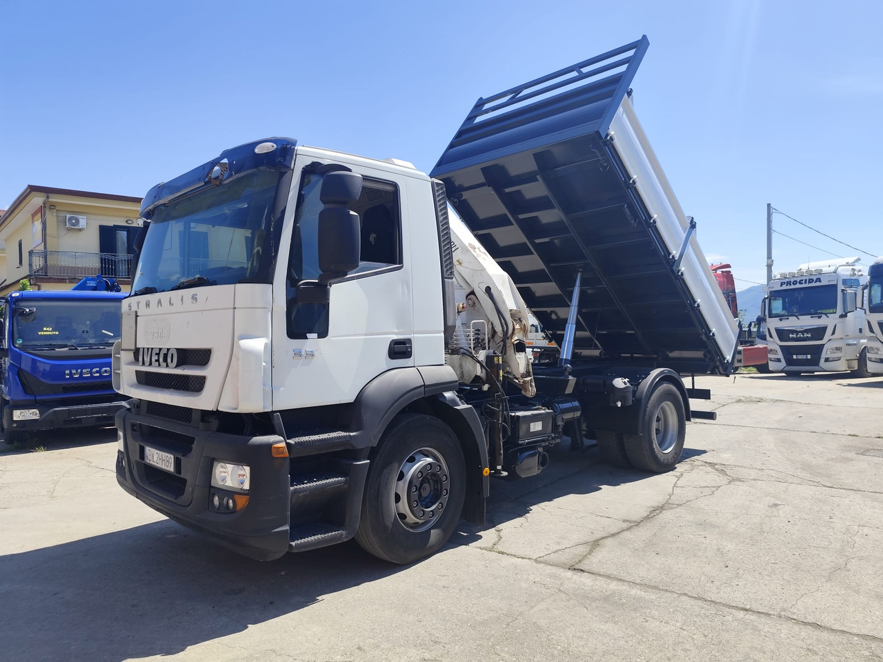 Crane truck IVECO STRALIS CUBE 190S33: picture 14
