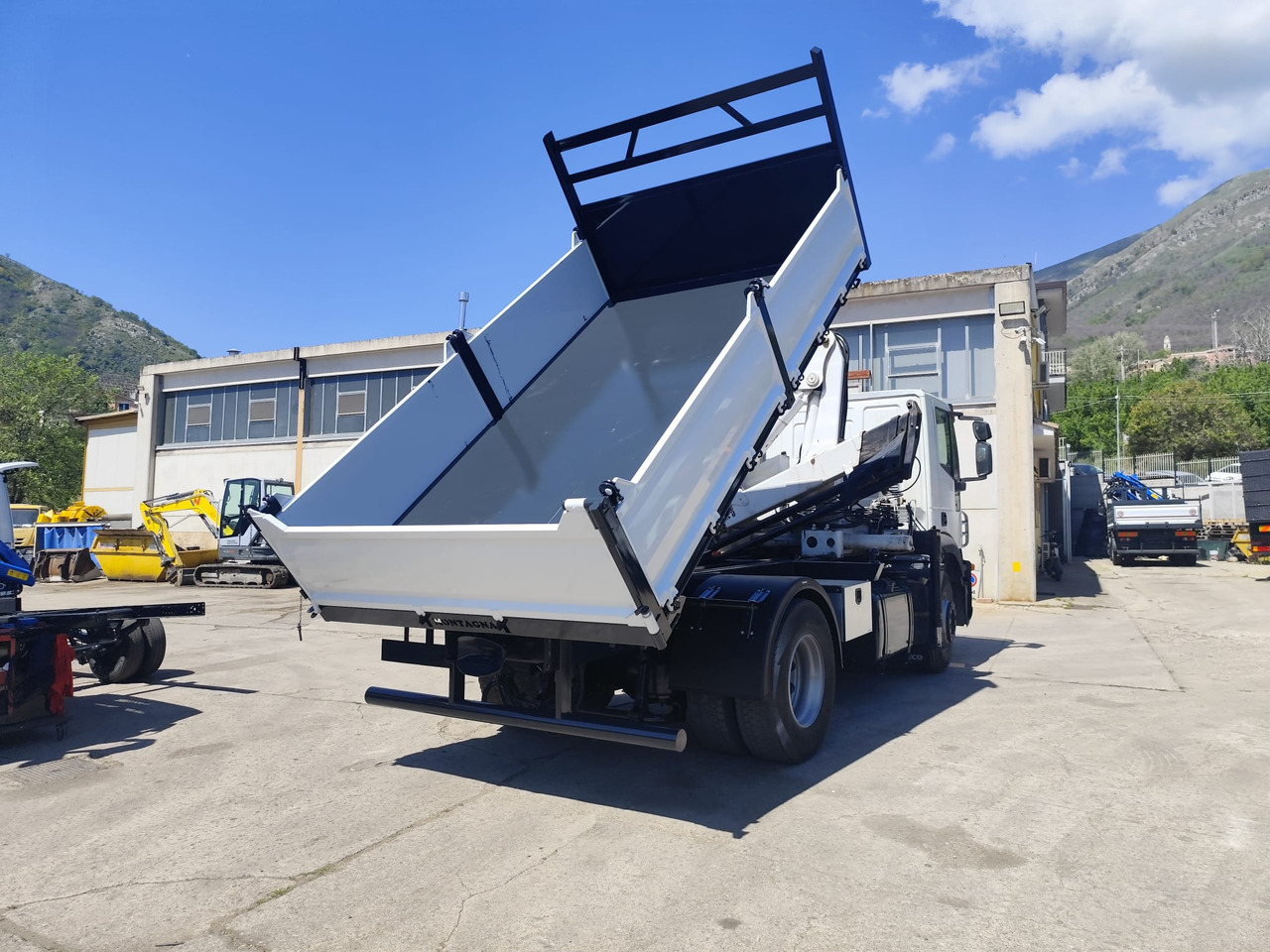 Crane truck IVECO STRALIS CUBE 190S33: picture 10