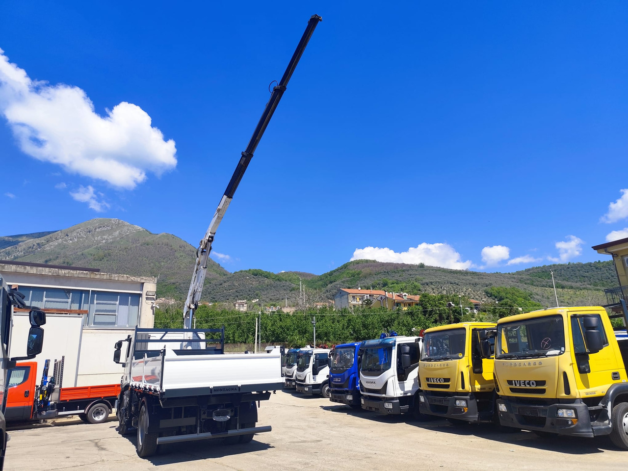 Crane truck IVECO STRALIS CUBE 190S33: picture 18
