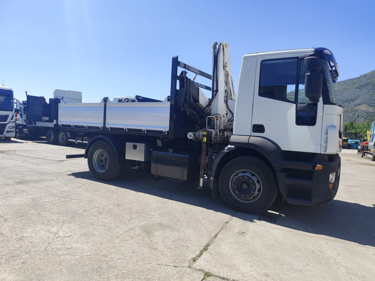 Crane truck IVECO STRALIS CUBE 190S33: picture 36