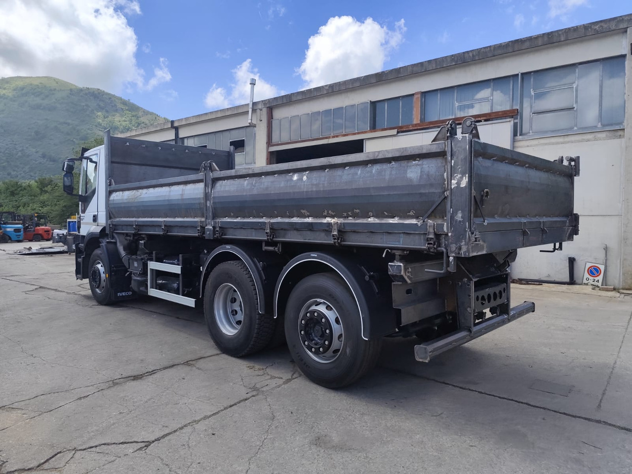 IVECO STRALIS CUBE 260S31 - Crane truck: picture 5 IVECO STRALIS CUBE 260S31 - Crane truck: picture 5