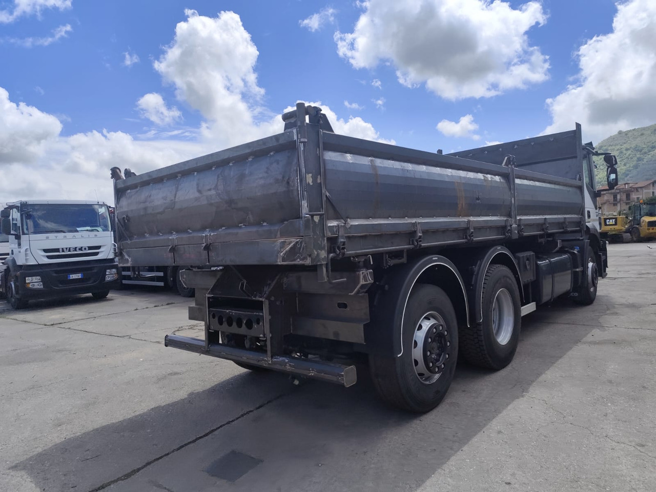 IVECO STRALIS CUBE 260S31 - Crane truck: picture 2 IVECO STRALIS CUBE 260S31 - Crane truck: picture 2