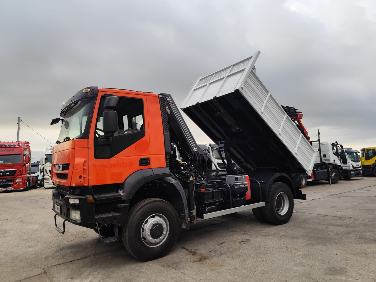 IVECO TRAKKER 190T36 - Crane truck: picture 1 IVECO TRAKKER 190T36 - Crane truck: picture 1