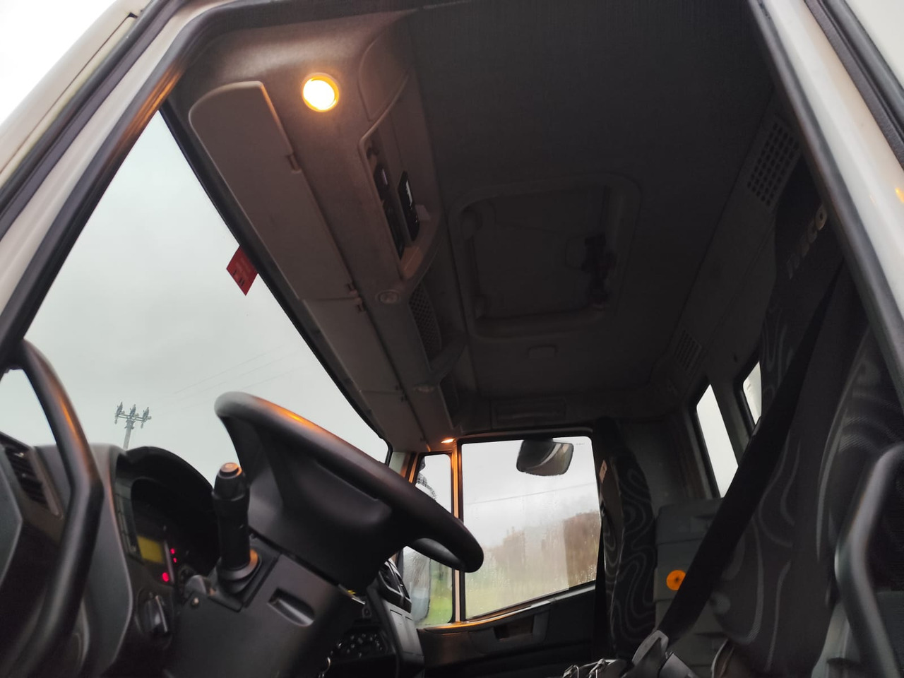 IVECO TRAKKER 260T36 - Crane truck: picture 5 IVECO TRAKKER 260T36 - Crane truck: picture 5