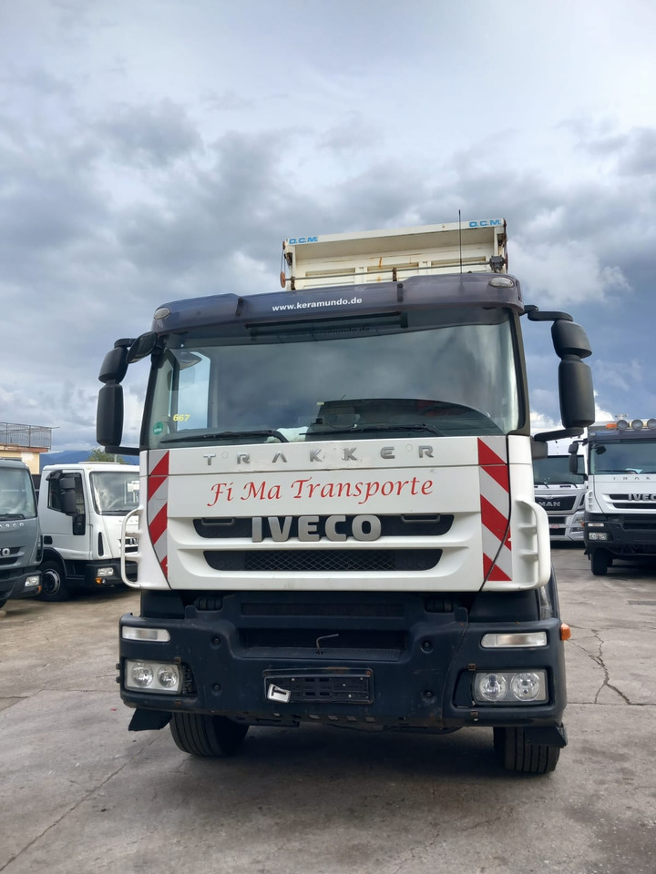 IVECO TRAKKER 260T36 - Crane truck: picture 2 IVECO TRAKKER 260T36 - Crane truck: picture 2