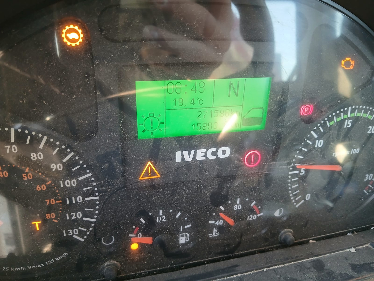 IVECO TRAKKER 260T36 - Crane truck: picture 2 IVECO TRAKKER 260T36 - Crane truck: picture 2