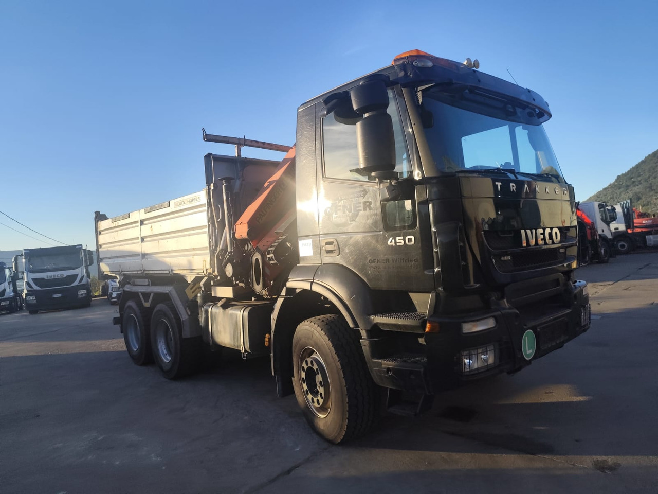 Crane truck IVECO TRAKKER 380T45: picture 1