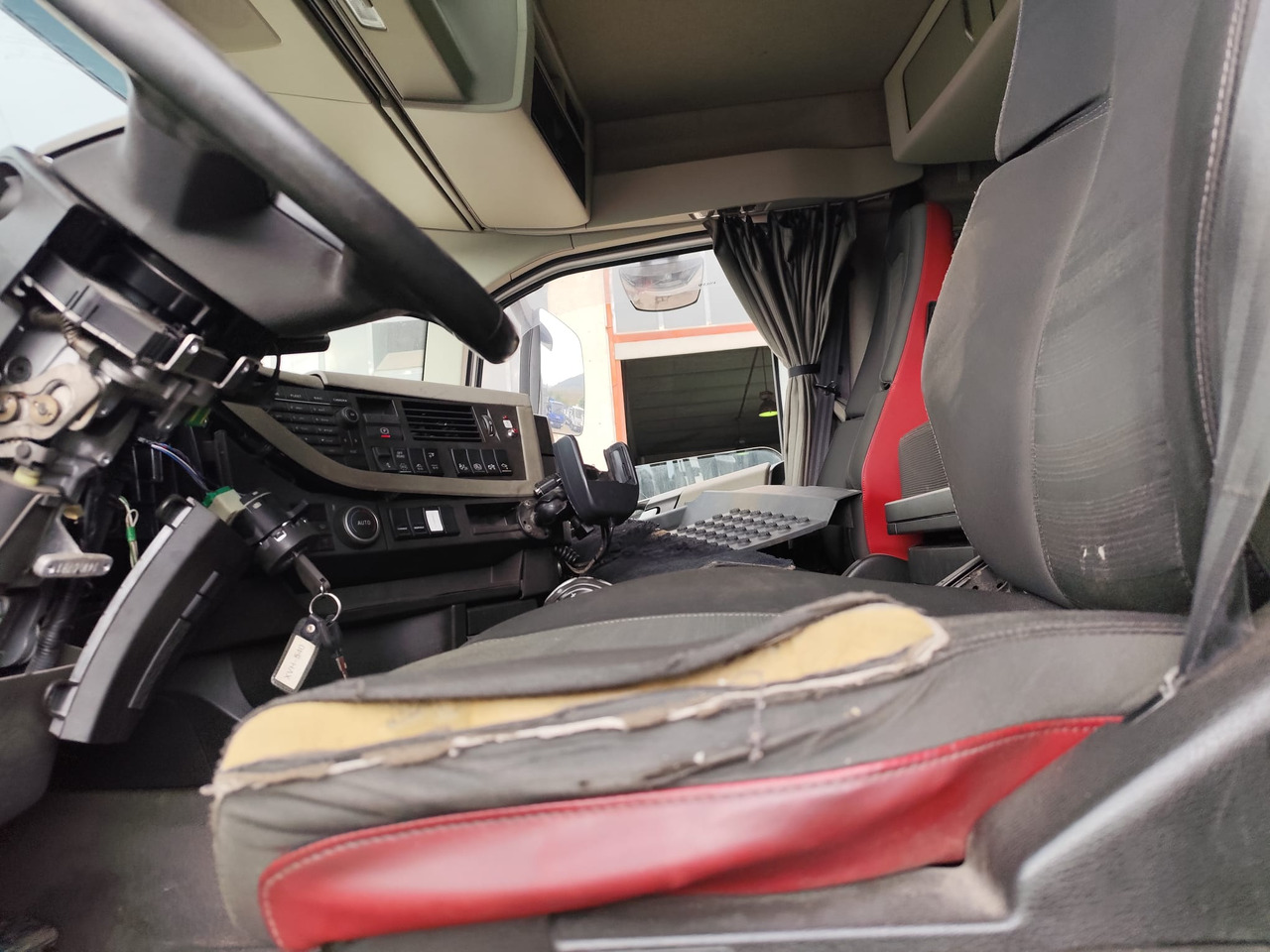 VOLVO FH 13.540 - Dropside/ Flatbed truck: picture 3 VOLVO FH 13.540 - Dropside/ Flatbed truck: picture 3