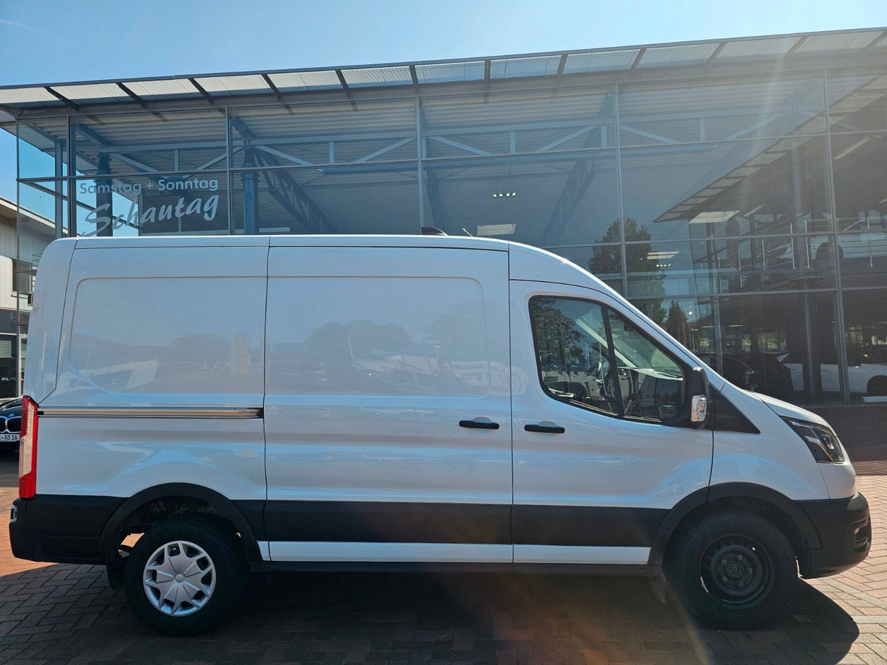 Ford Transit Kasten 350 L2H2 Trend Standheizung - Panel van: picture 2 Ford Transit Kasten 350 L2H2 Trend Standheizung - Panel van: picture 2