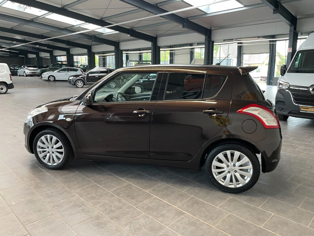 Suzuki Swift 1.2 ,Tempomat , Allwetterreifen,Spoiler - Car: picture 5 Suzuki Swift 1.2 ,Tempomat , Allwetterreifen,Spoiler - Car: picture 5