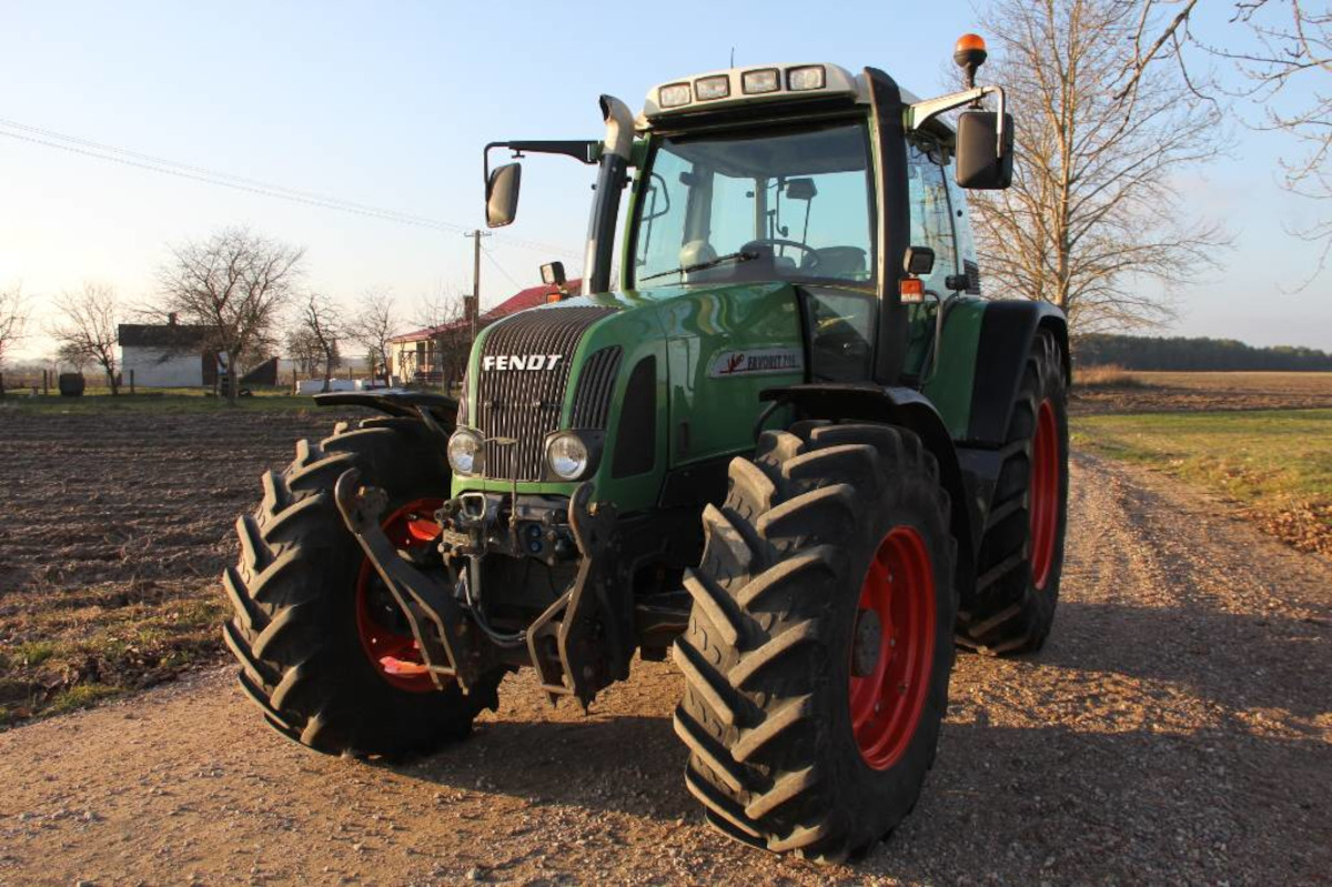FENDT 716 - Farm tractor: picture 1 FENDT 716 - Farm tractor: picture 1