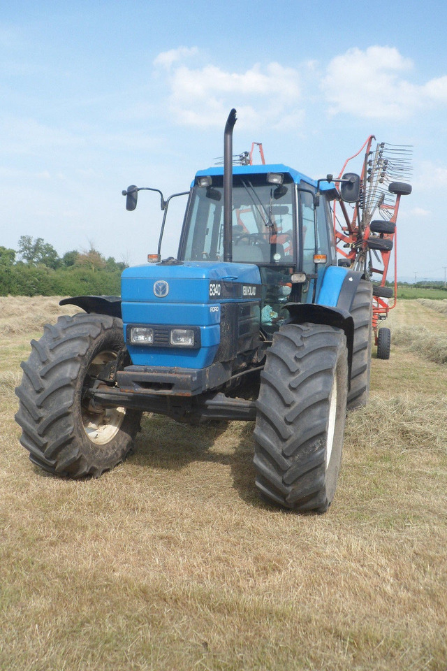 NEW HOLLAND 8340 - Farm tractor: picture 1 NEW HOLLAND 8340 - Farm tractor: picture 1