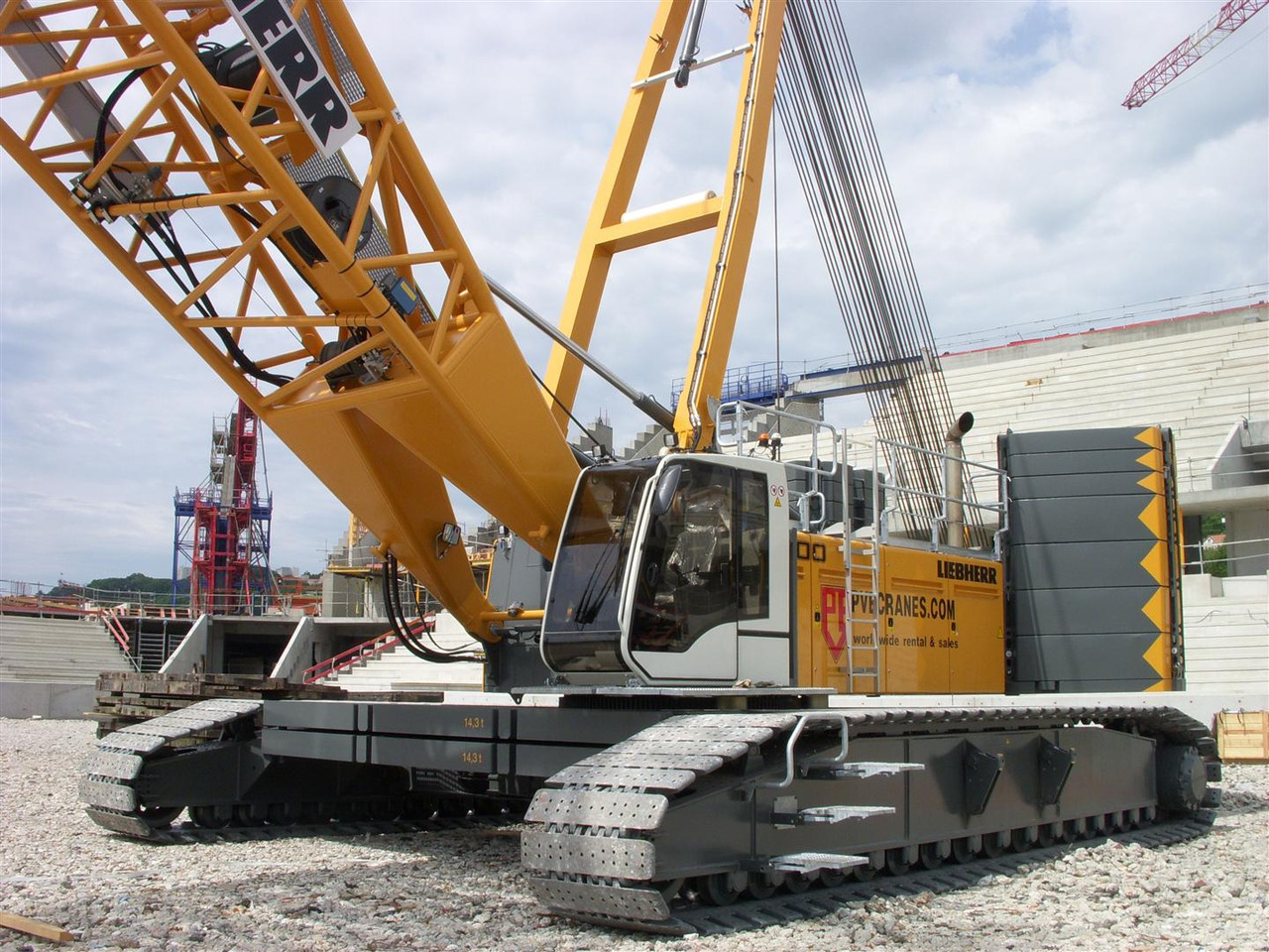 LIEBHERR LR1300 - Crawler crane: picture 1 LIEBHERR LR1300 - Crawler crane: picture 1