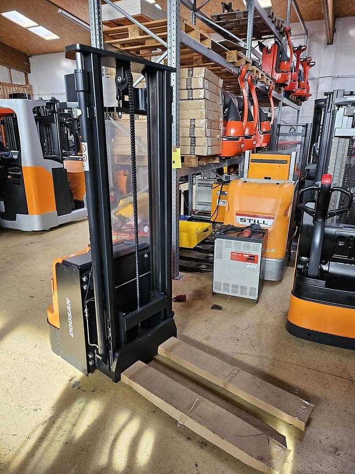 Stacker Doosan BSL16N: picture 8