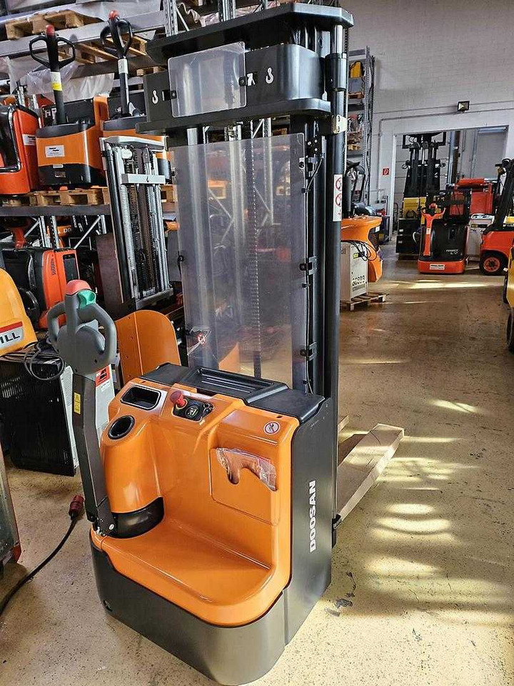 Stacker Doosan BSL16N: picture 7