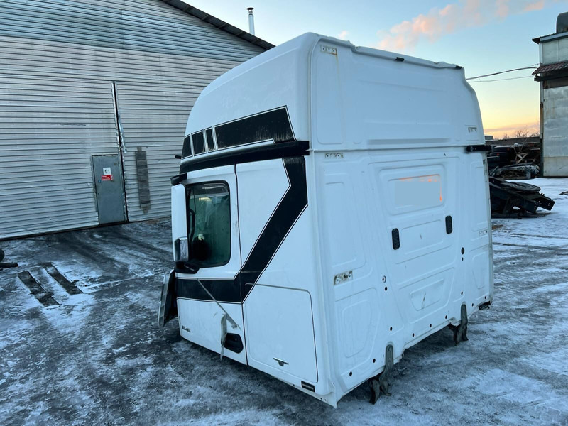 Mercedes-Benz Actros MP4 - Cab and interior: picture 4 Mercedes-Benz Actros MP4 - Cab and interior: picture 4