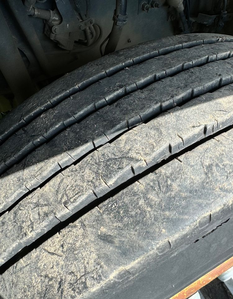 Tractor unit Renault T460: picture 10