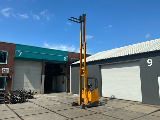 Jungheinrich ETV 214 - Forklift: picture 3 Jungheinrich ETV 214 - Forklift: picture 3