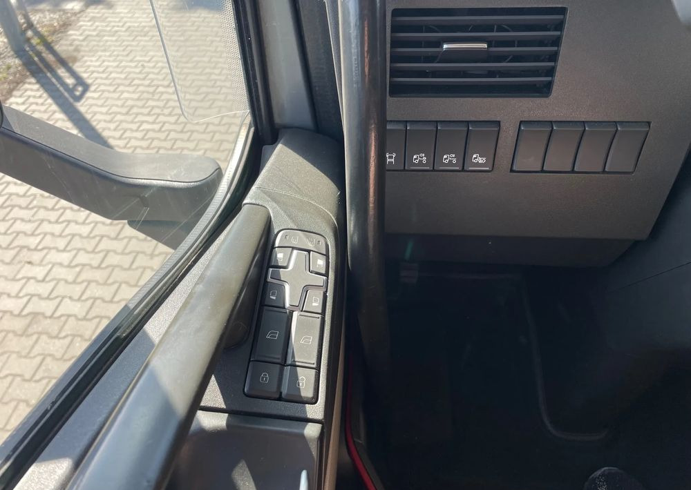 Tractor unit Volvo FH 460: picture 10