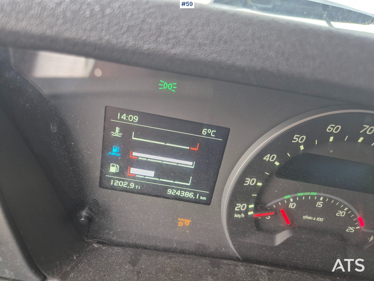 Tractor unit Volvo FH: picture 12