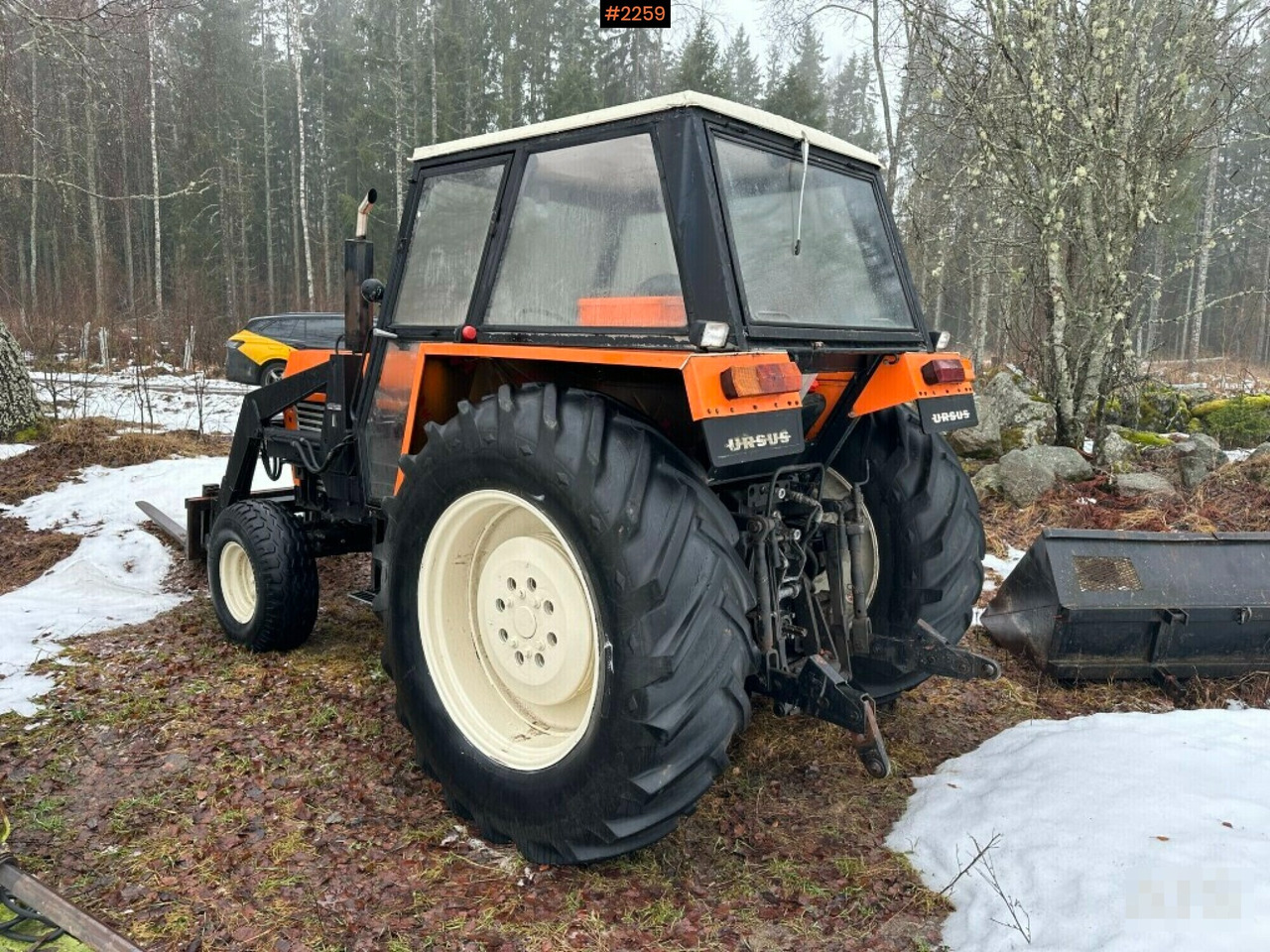Tractor Ursus C385 Deluxe! with loader and implements - Farm tractor: picture 3 Tractor Ursus C385 Deluxe! with loader and implements - Farm tractor: picture 3