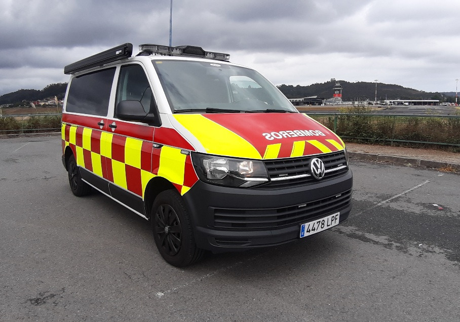 VOLKSWAGEN AG TRANSPORTER KOMBI - Fire truck: picture 1 VOLKSWAGEN AG TRANSPORTER KOMBI - Fire truck: picture 1