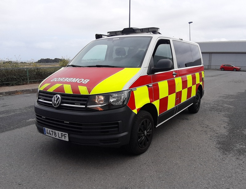 VOLKSWAGEN AG TRANSPORTER KOMBI - Fire truck: picture 2 VOLKSWAGEN AG TRANSPORTER KOMBI - Fire truck: picture 2