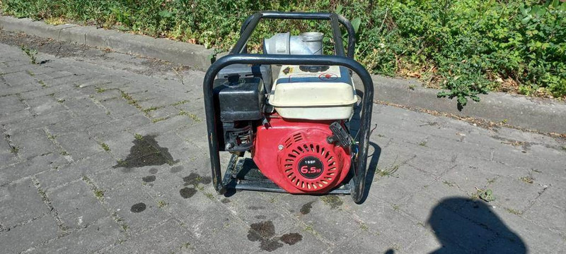 Onbekend KRAFTWELLE WP-30 POMP - Tractor mounted sprayer: picture 1 Onbekend KRAFTWELLE WP-30 POMP - Tractor mounted sprayer: picture 1