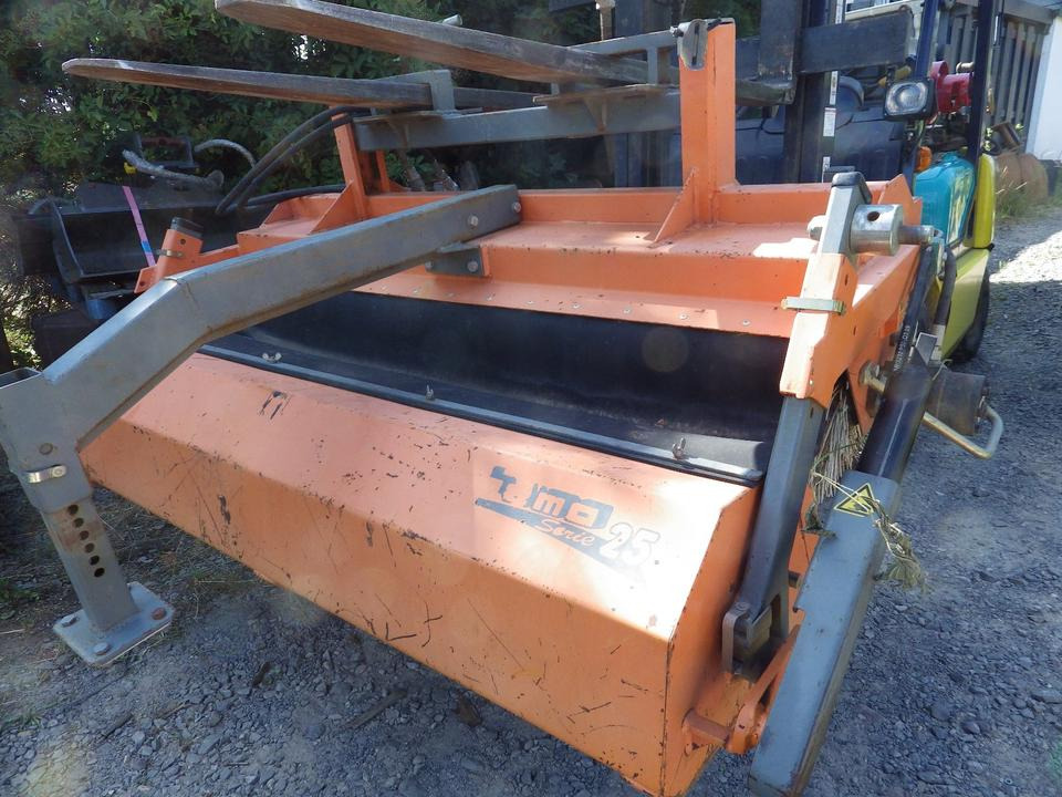 BEMA 25 Kehrmaschine gebraucht (MWST ausweisbar) - Broom: picture 1 BEMA 25 Kehrmaschine gebraucht (MWST ausweisbar) - Broom: picture 1