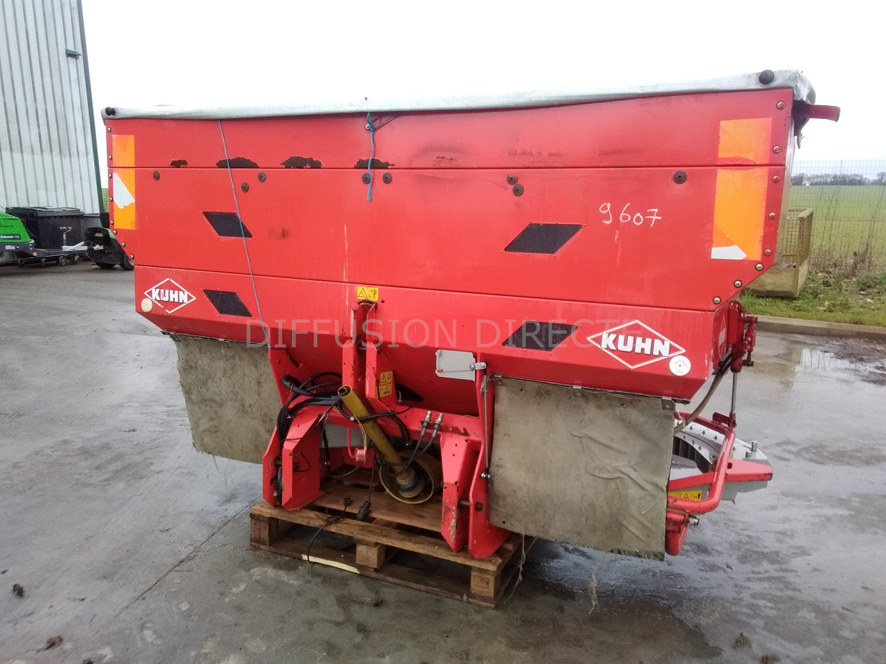 KUHN DISTRIBUTEUR D'ENGRAIS MDS 1141 - Fertilizer spreader: picture 2 KUHN DISTRIBUTEUR D'ENGRAIS MDS 1141 - Fertilizer spreader: picture 2