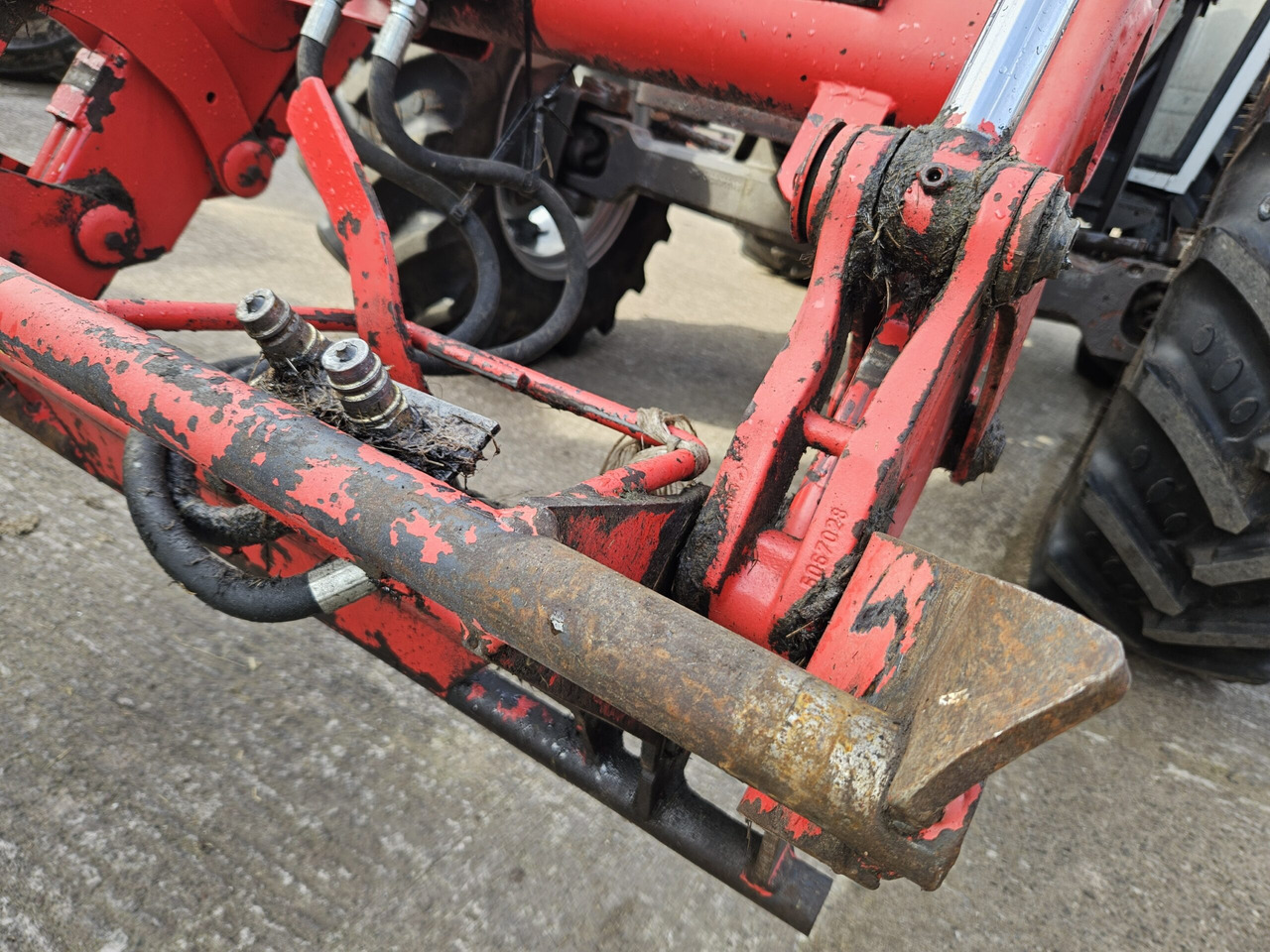 Farm tractor 1990 MF 390 4wd with or without loader: picture 11