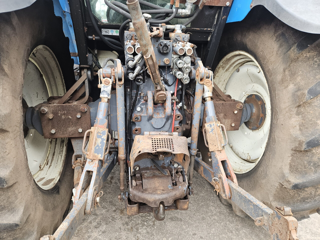 1997 New Holland 8360 - Farm tractor: picture 4 1997 New Holland 8360 - Farm tractor: picture 4