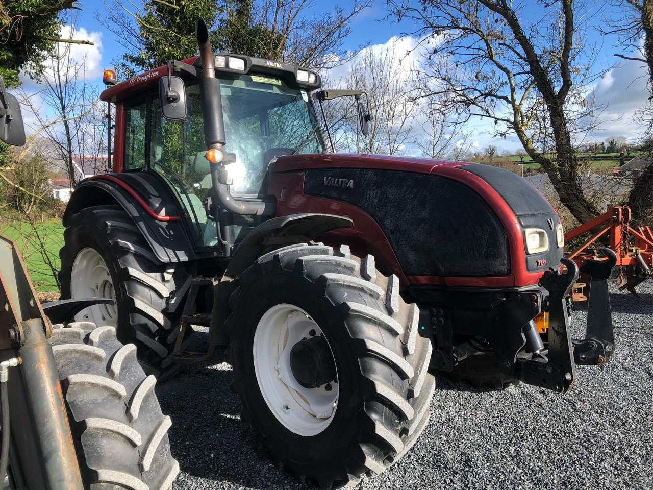 2009 Valtra T171 with front PTO - Farm tractor: picture 2 2009 Valtra T171 with front PTO - Farm tractor: picture 2