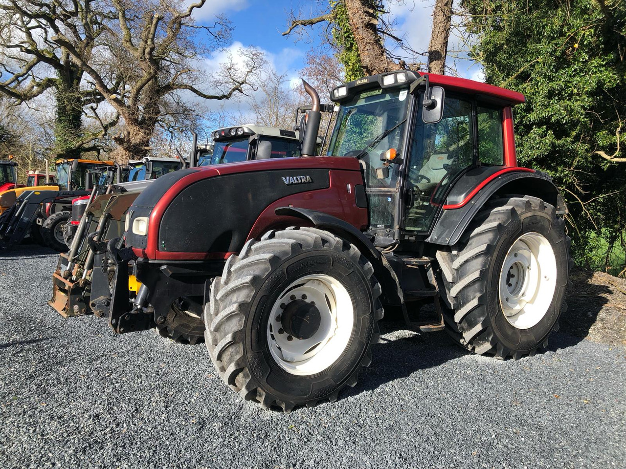 2009 Valtra T171 with front PTO - Farm tractor: picture 1 2009 Valtra T171 with front PTO - Farm tractor: picture 1
