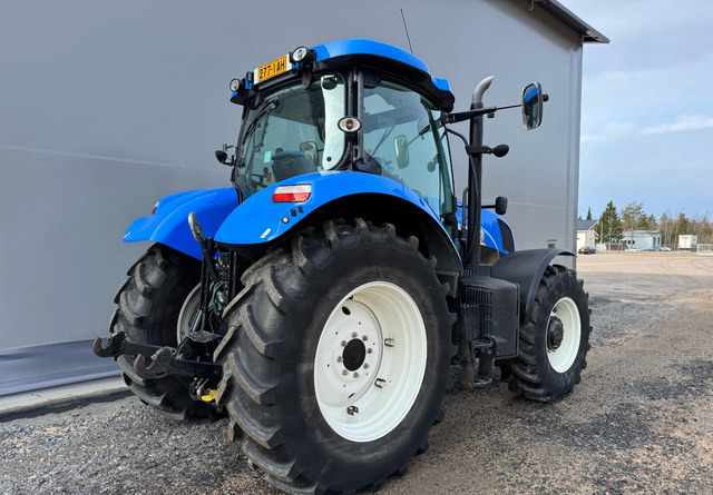 New Holland T7.200 - Farm tractor: picture 5 New Holland T7.200 - Farm tractor: picture 5