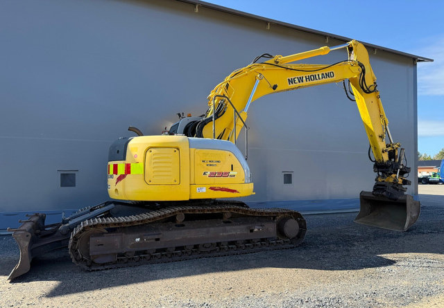 Crawler excavator New HollandE235SR: picture 9